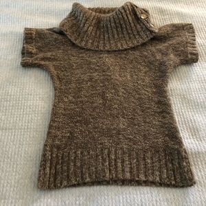 Short sleeved funnel neck sweater
